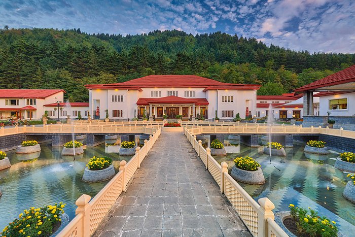 Lalit Hotels in Kashmir