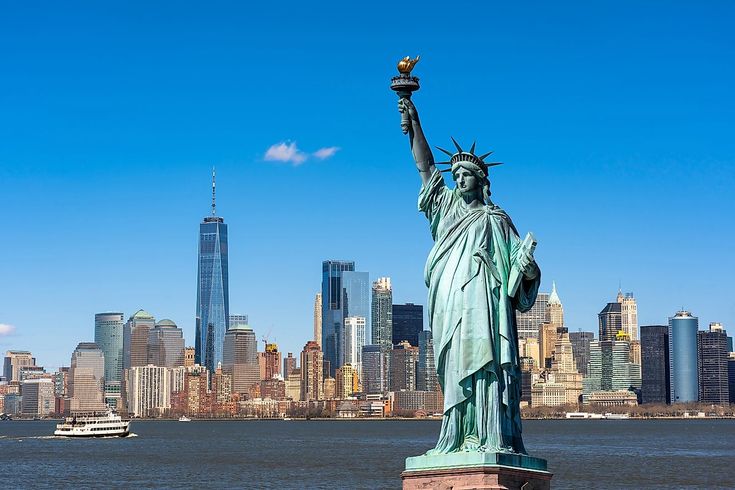 statue of liberty in Paris