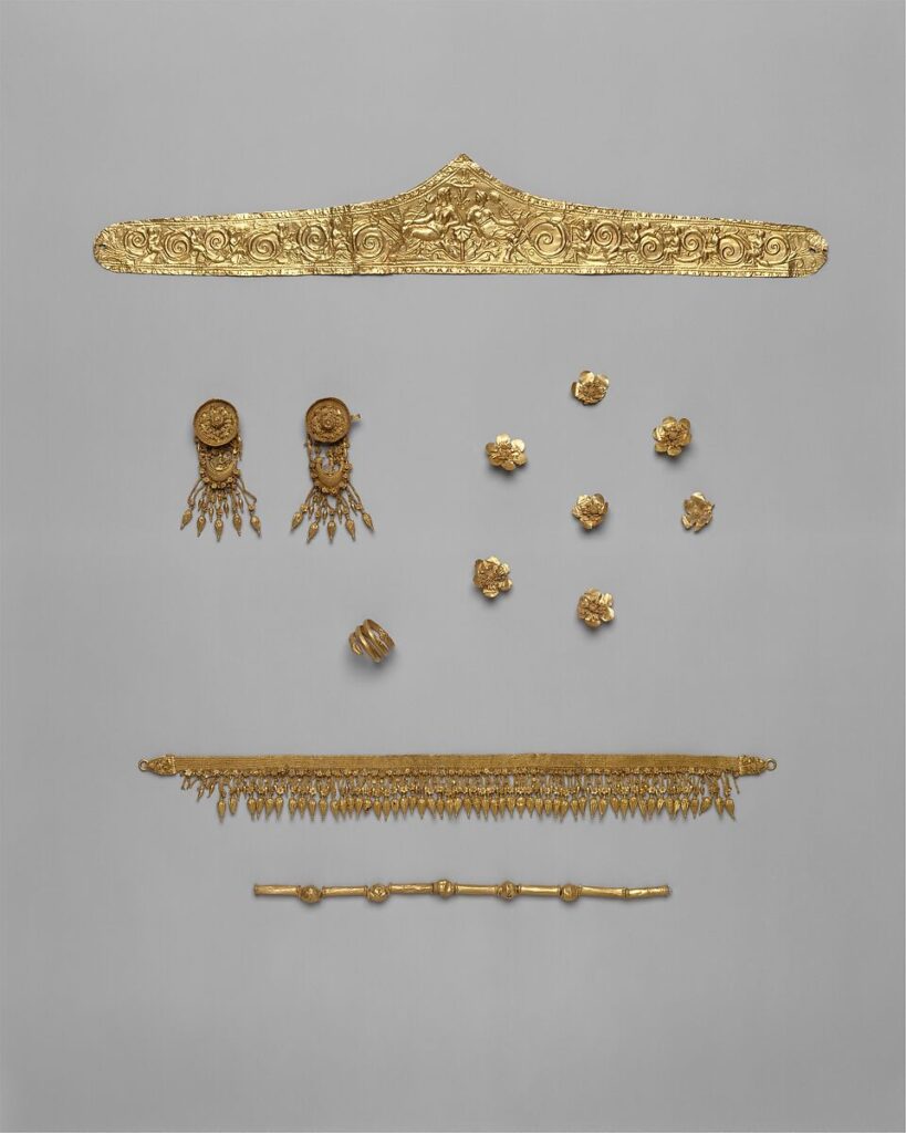 Accessories and Hairstyles in Ancient Greek Clothing